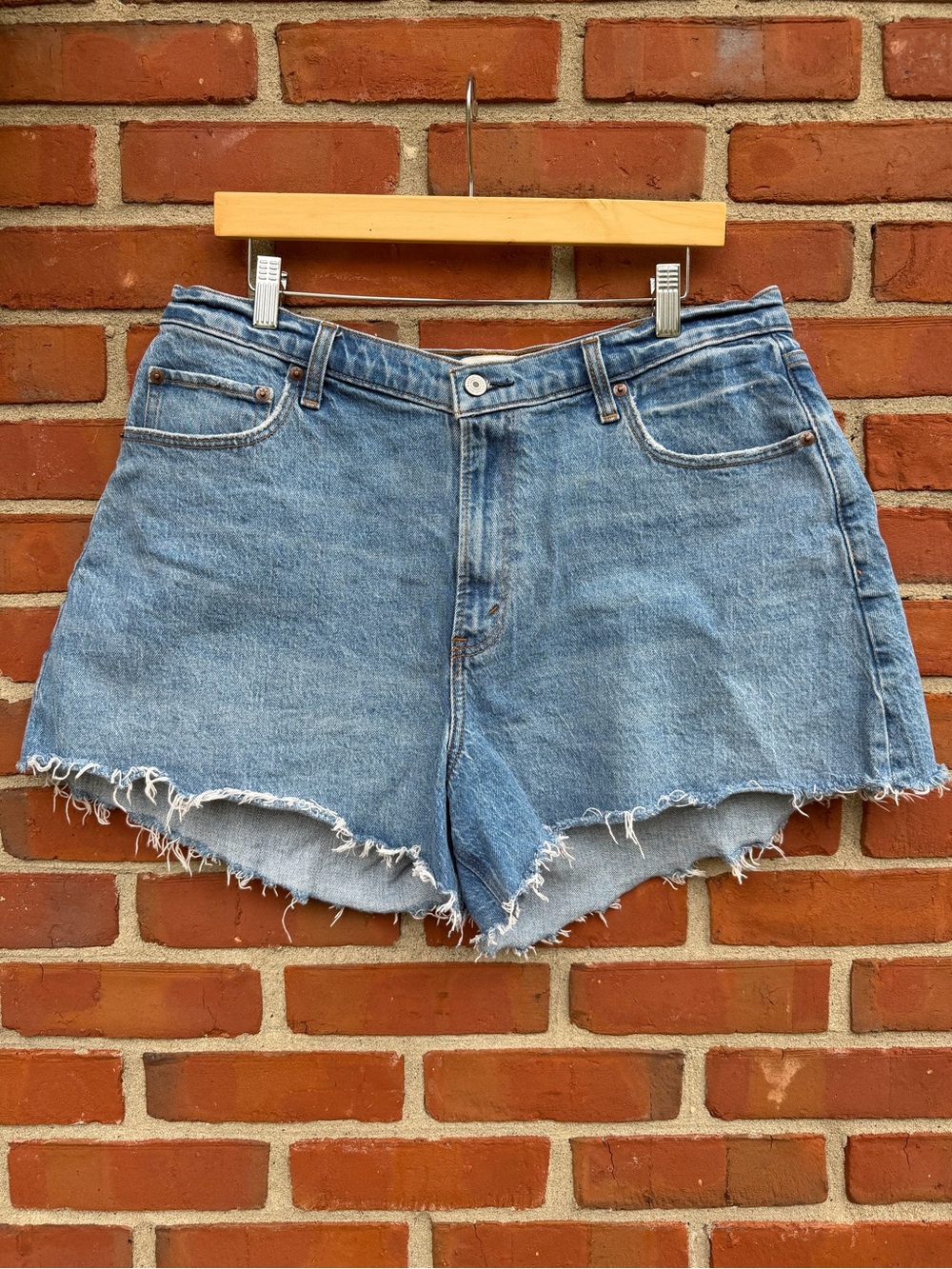 Abercrombie & Fitch Curve Love 90’s High Rise Cutoff Jean Shorts